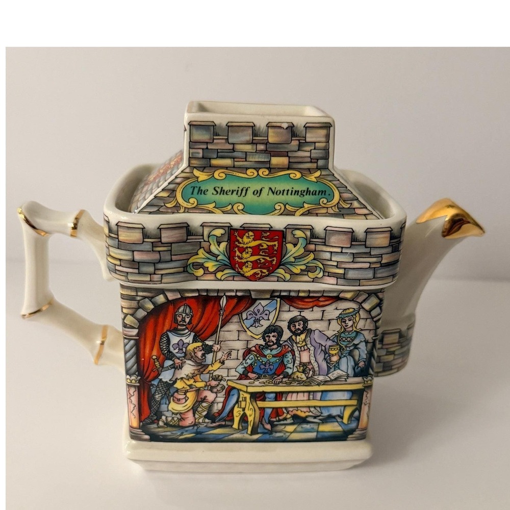 Sadler Robin Hood Teapot Castle Shape Sheriff of Nottingham Ceramic Vintage